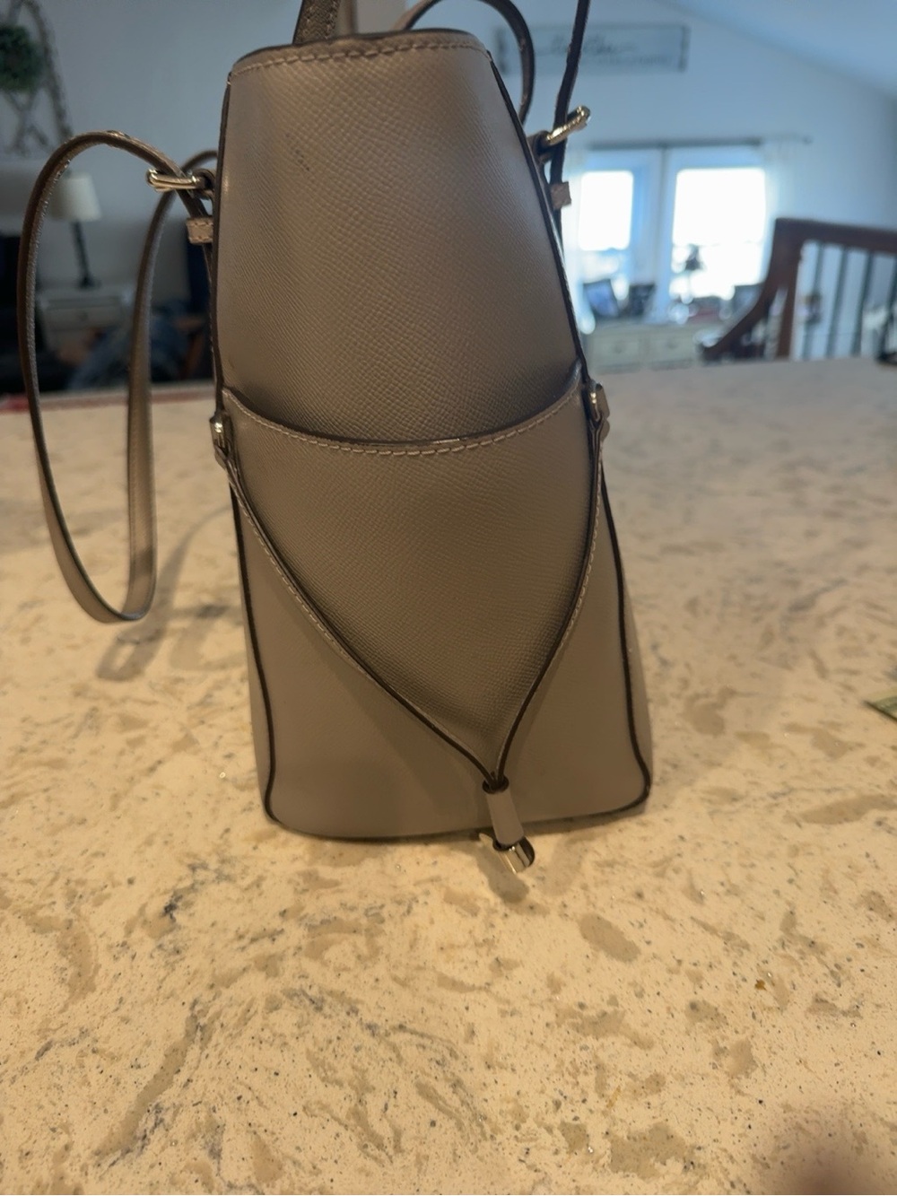 Michael Kors Voyager EW Tote Pearl Grey Saffiano Leather Large Tote Bag - Picture 4 of 8
